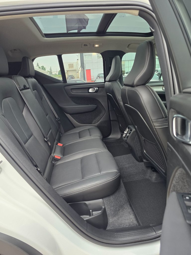 2024 Volvo XC40 PLUS DARK THEME-19