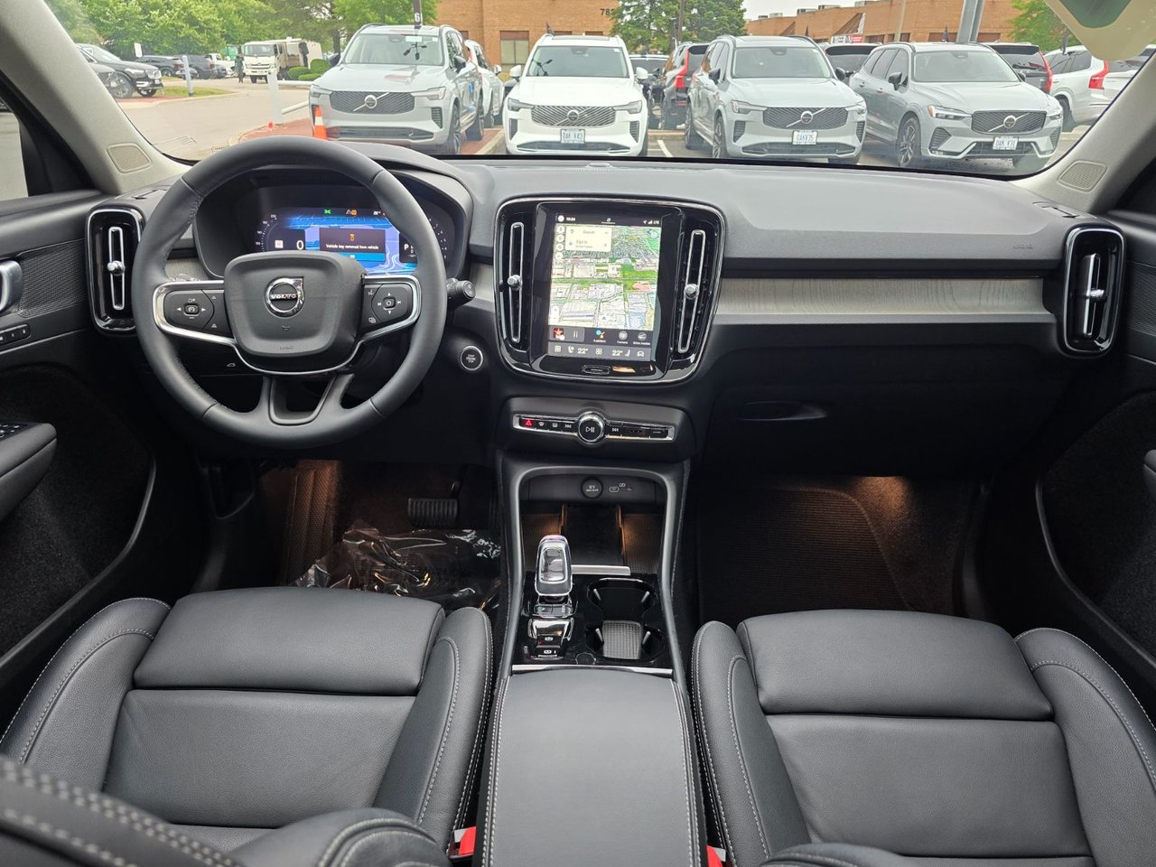 2024 Volvo XC40 PLUS DARK THEME-4