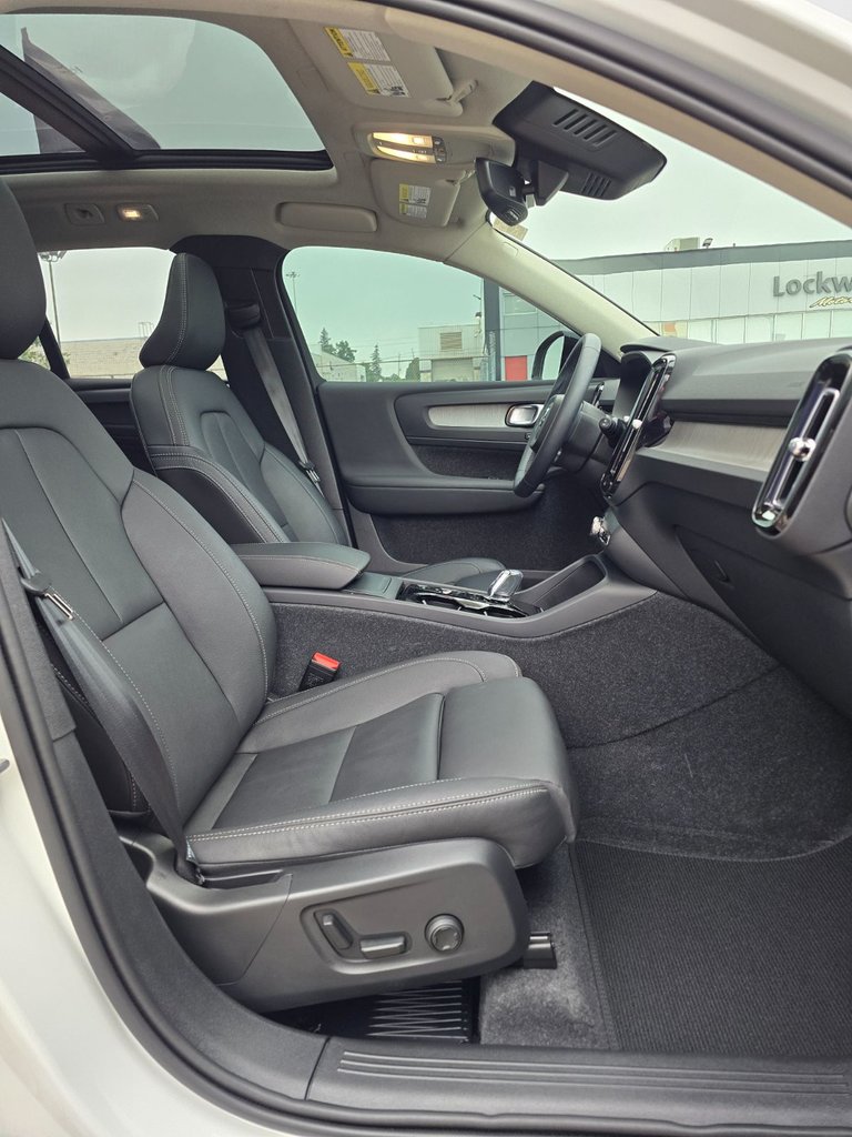 2024 Volvo XC40 PLUS DARK THEME-23