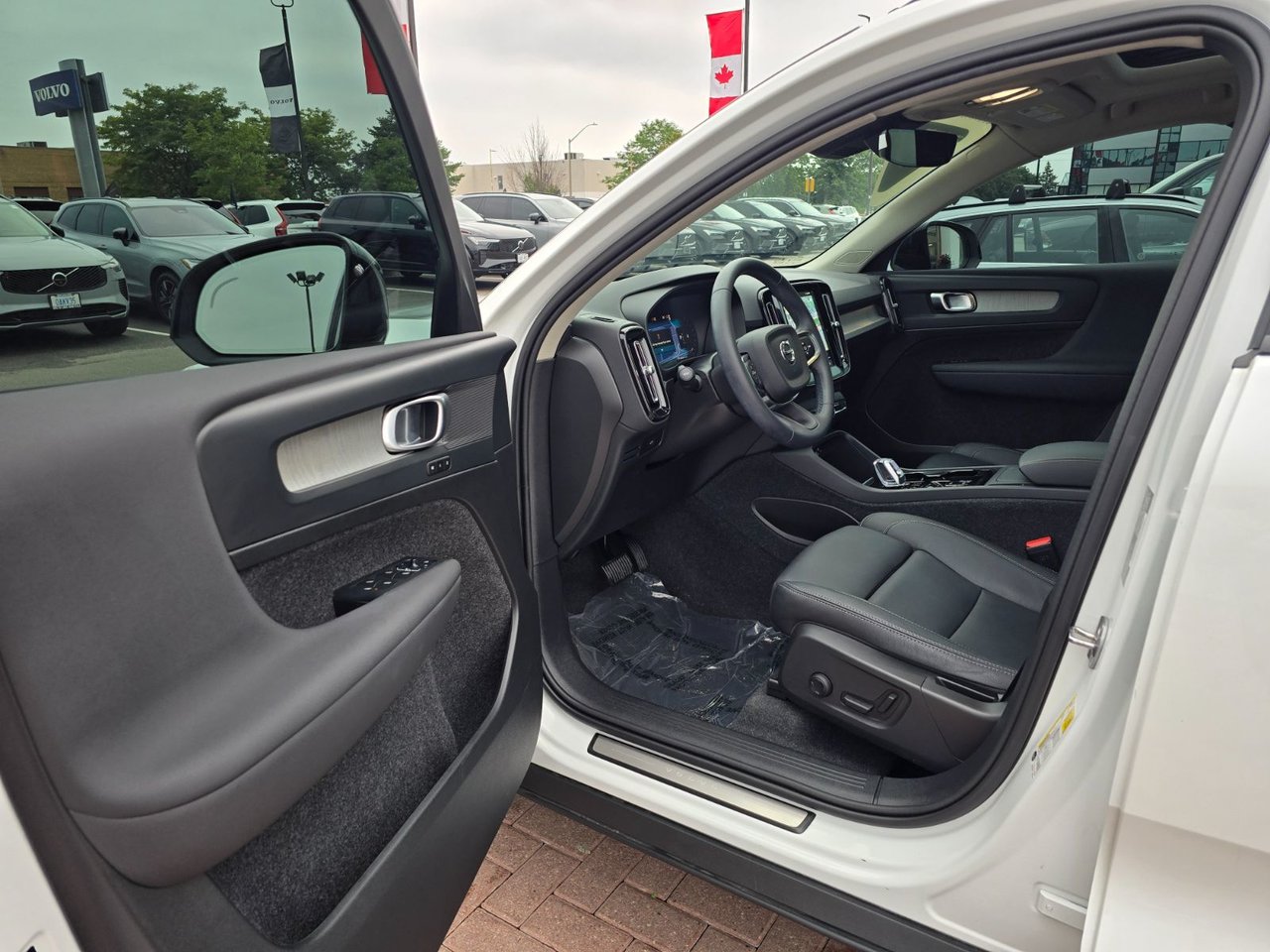 2024 Volvo XC40 PLUS DARK THEME-12