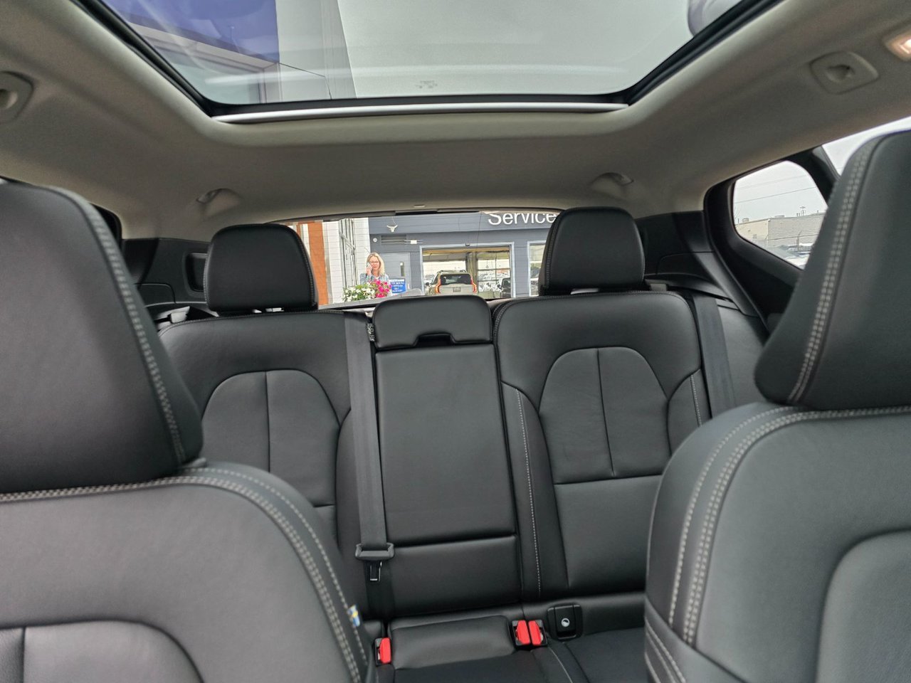 2024 Volvo XC40 PLUS DARK THEME-8