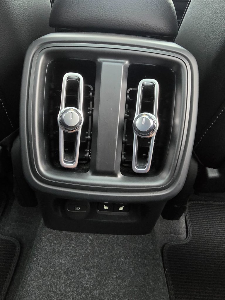 2024 Volvo XC40 PLUS DARK THEME-20