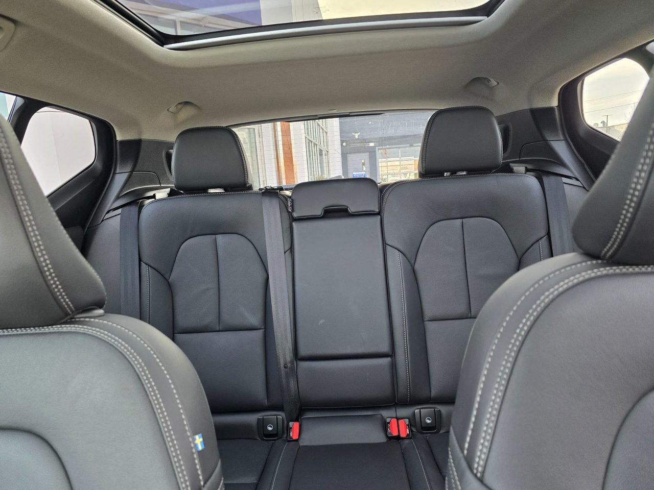 2025 Volvo XC40 PLUS DARK THEME-8