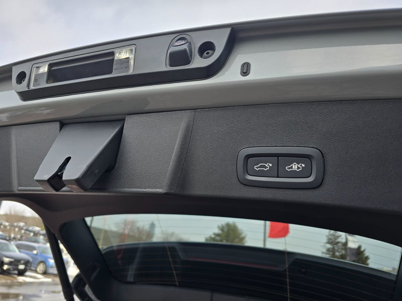 2025 Volvo XC40 PLUS DARK THEME-17