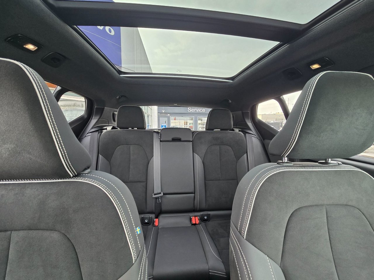 2025 Volvo XC40 PLUS DARK THEME-8