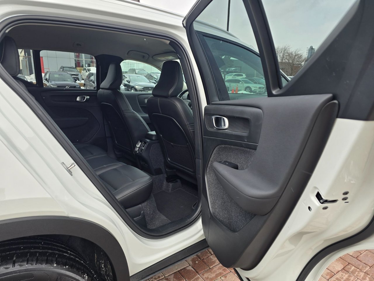 2025 Volvo XC40 CORE BRIGHT THEME-18