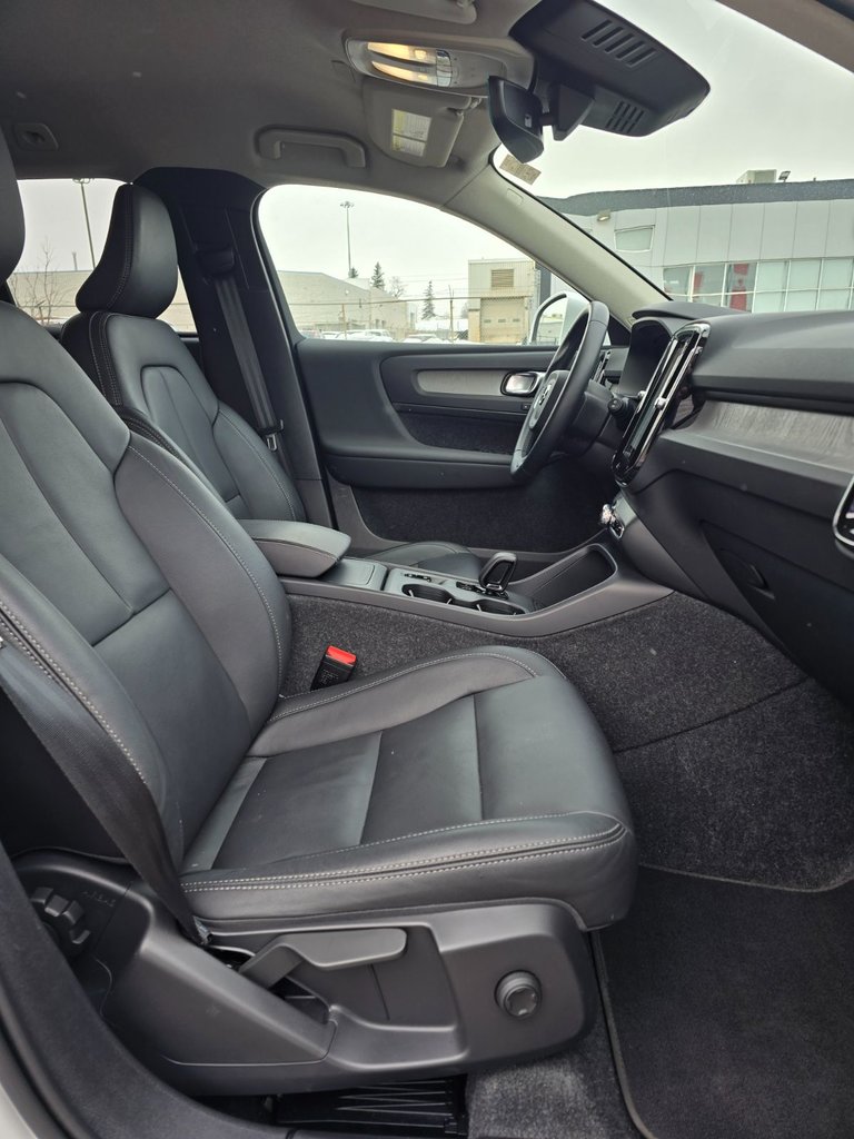 2025 Volvo XC40 CORE BRIGHT THEME-24