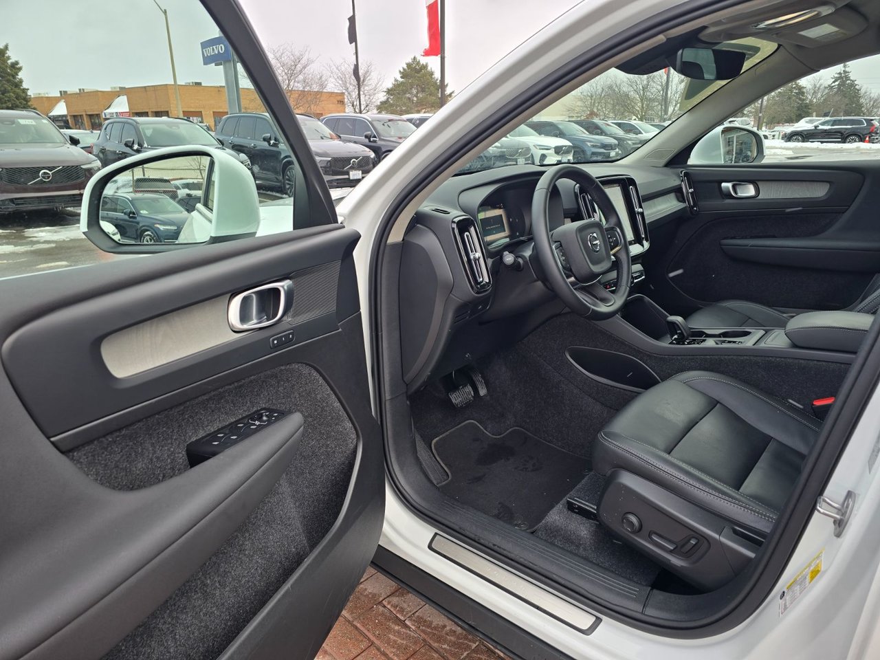 2025 Volvo XC40 CORE BRIGHT THEME-12