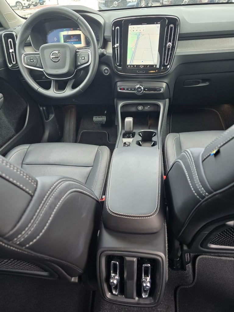2025 Volvo XC40 CORE BRIGHT THEME-22