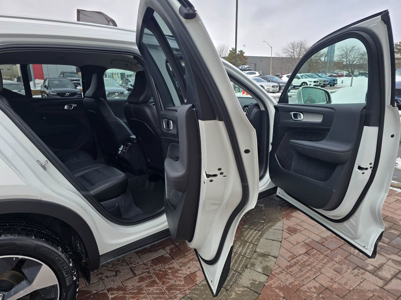 2025 Volvo XC40 CORE BRIGHT THEME-10