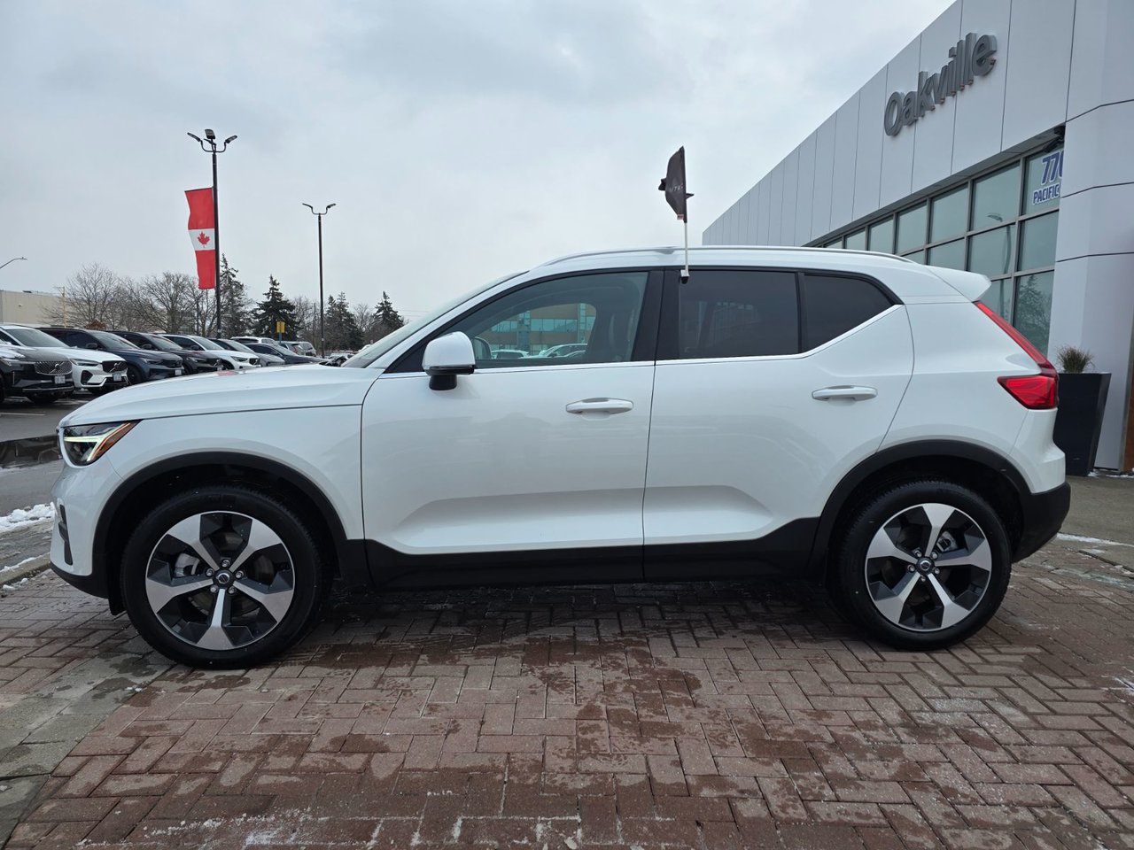 2025 Volvo XC40 CORE BRIGHT THEME-9