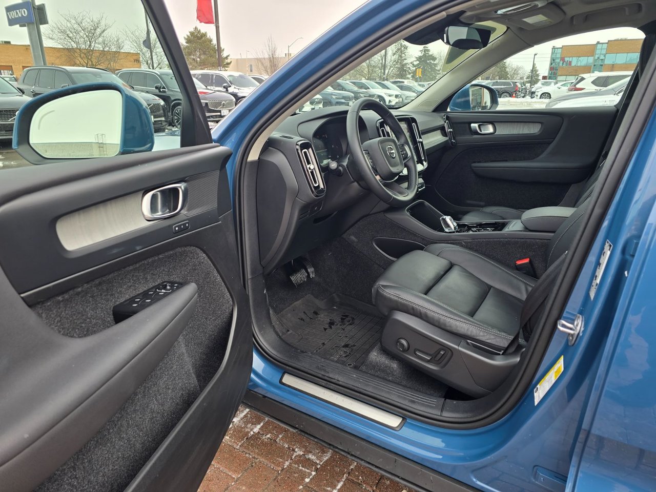 2025 Volvo XC40 PLUS BRIGHT THEME-12