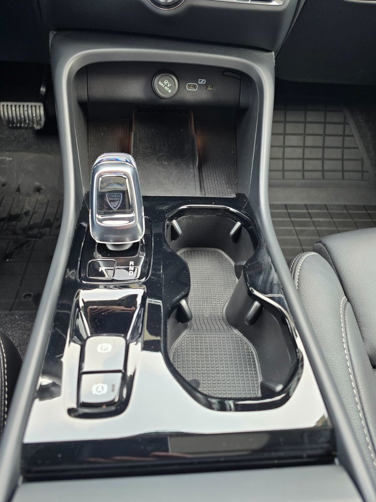 2025 Volvo XC40 PLUS BRIGHT THEME-28