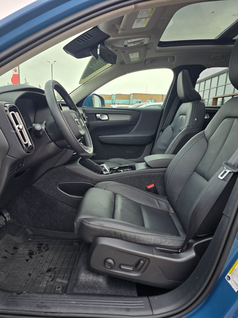 2025 Volvo XC40 PLUS BRIGHT THEME-23