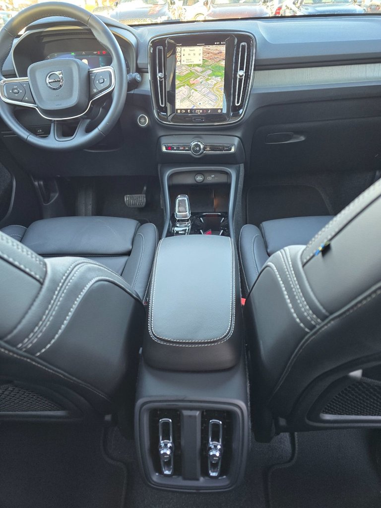 2025 Volvo XC40 PLUS BRIGHT THEME-21