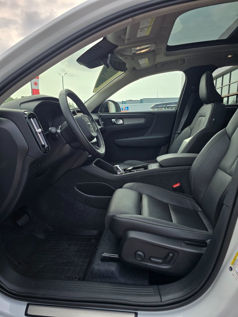 2025 Volvo XC40 PLUS DARK THEME-24