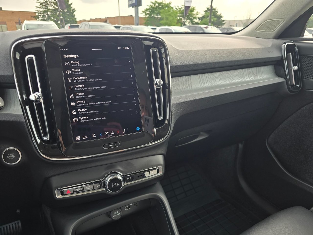 2025 Volvo XC40 PLUS DARK THEME-28