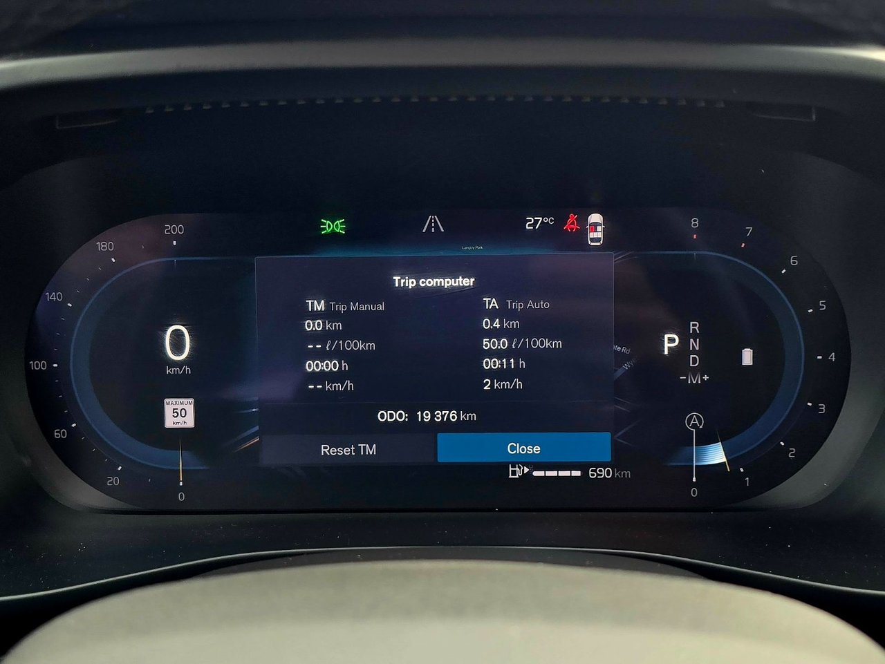 2025 Volvo XC40 PLUS DARK THEME-1