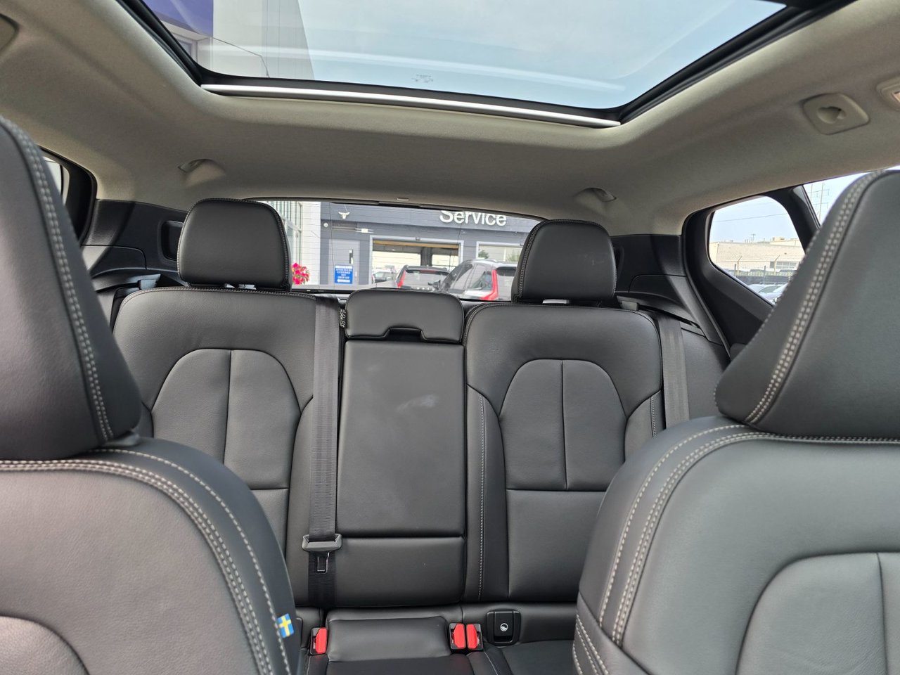 2025 Volvo XC40 PLUS DARK THEME-8