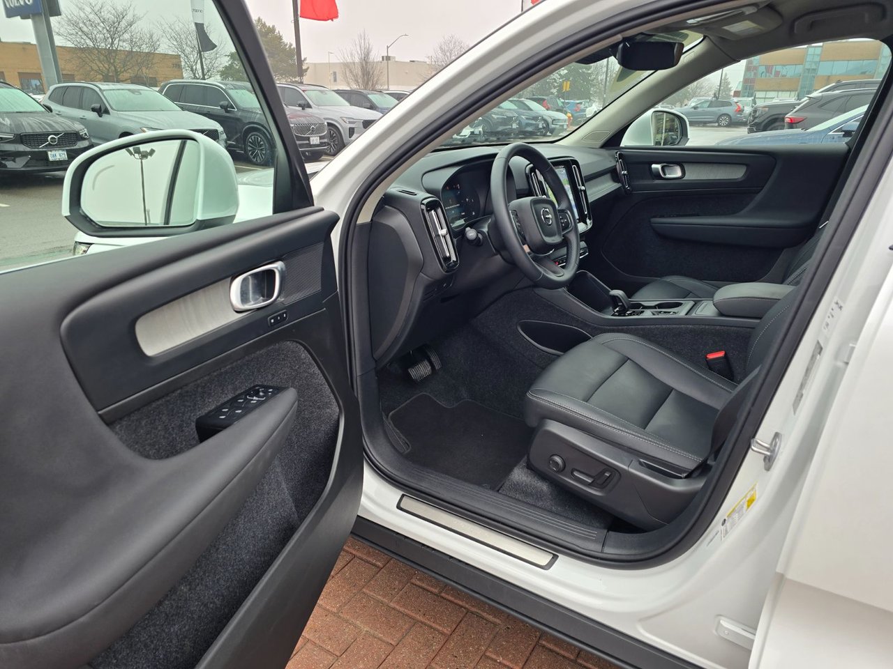 2025 Volvo XC40 CORE BRIGHT THEME-12