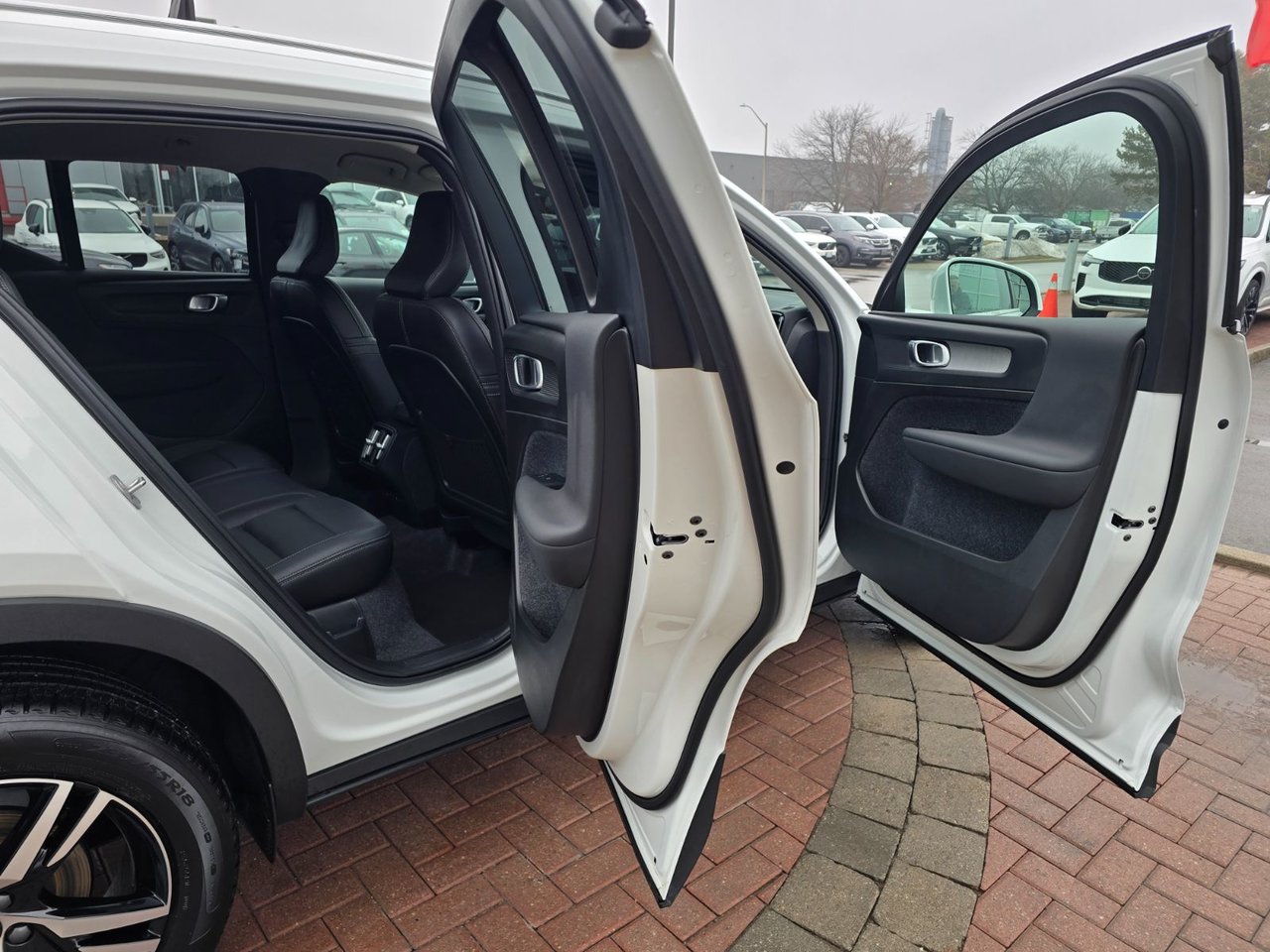 2025 Volvo XC40 CORE BRIGHT THEME-10
