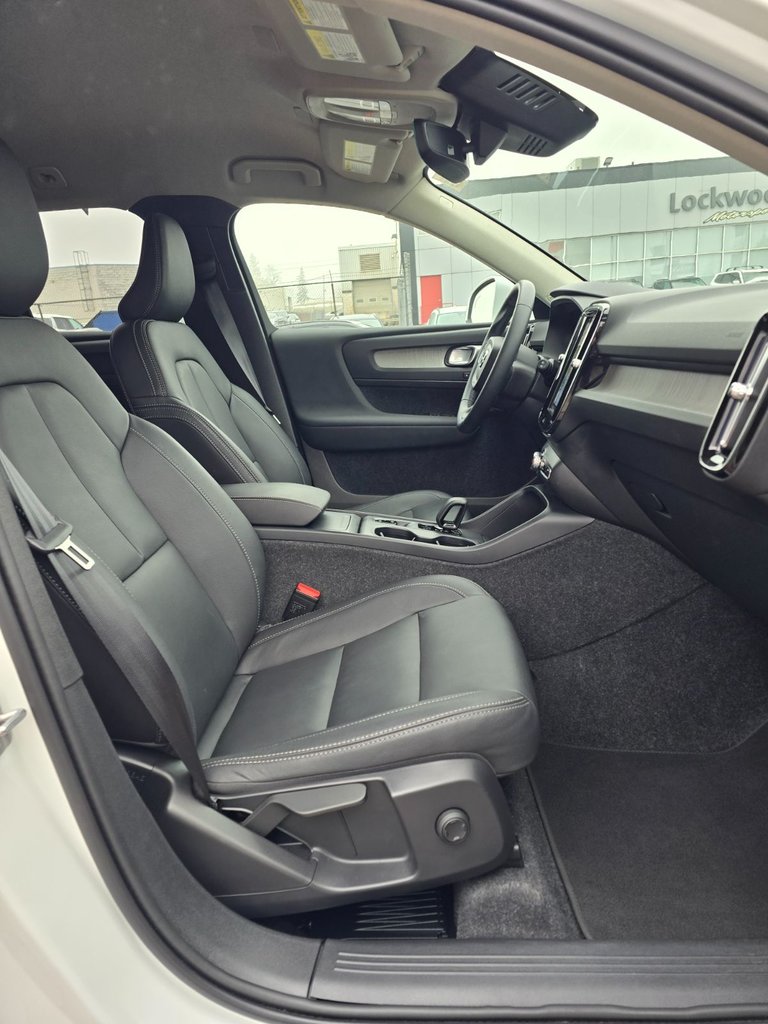 2025 Volvo XC40 CORE BRIGHT THEME-23