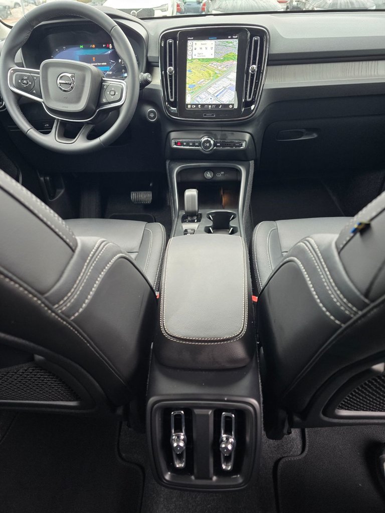 2025 Volvo XC40 CORE BRIGHT THEME-21