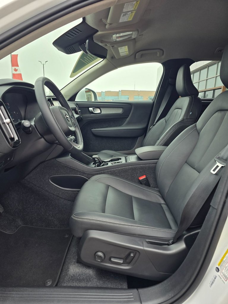 2025 Volvo XC40 CORE BRIGHT THEME-24