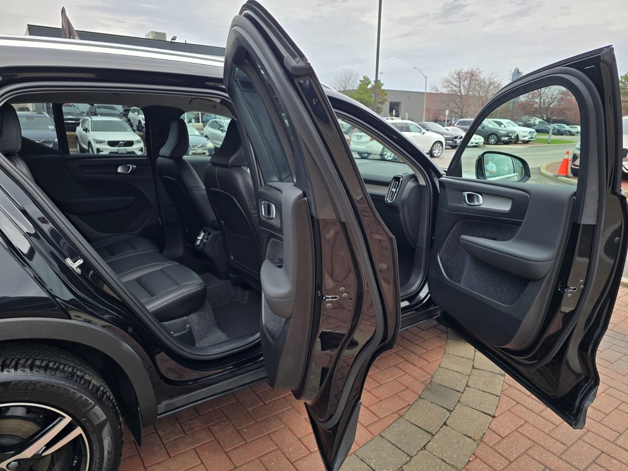 2025 Volvo XC40 CORE BRIGHT THEME-10