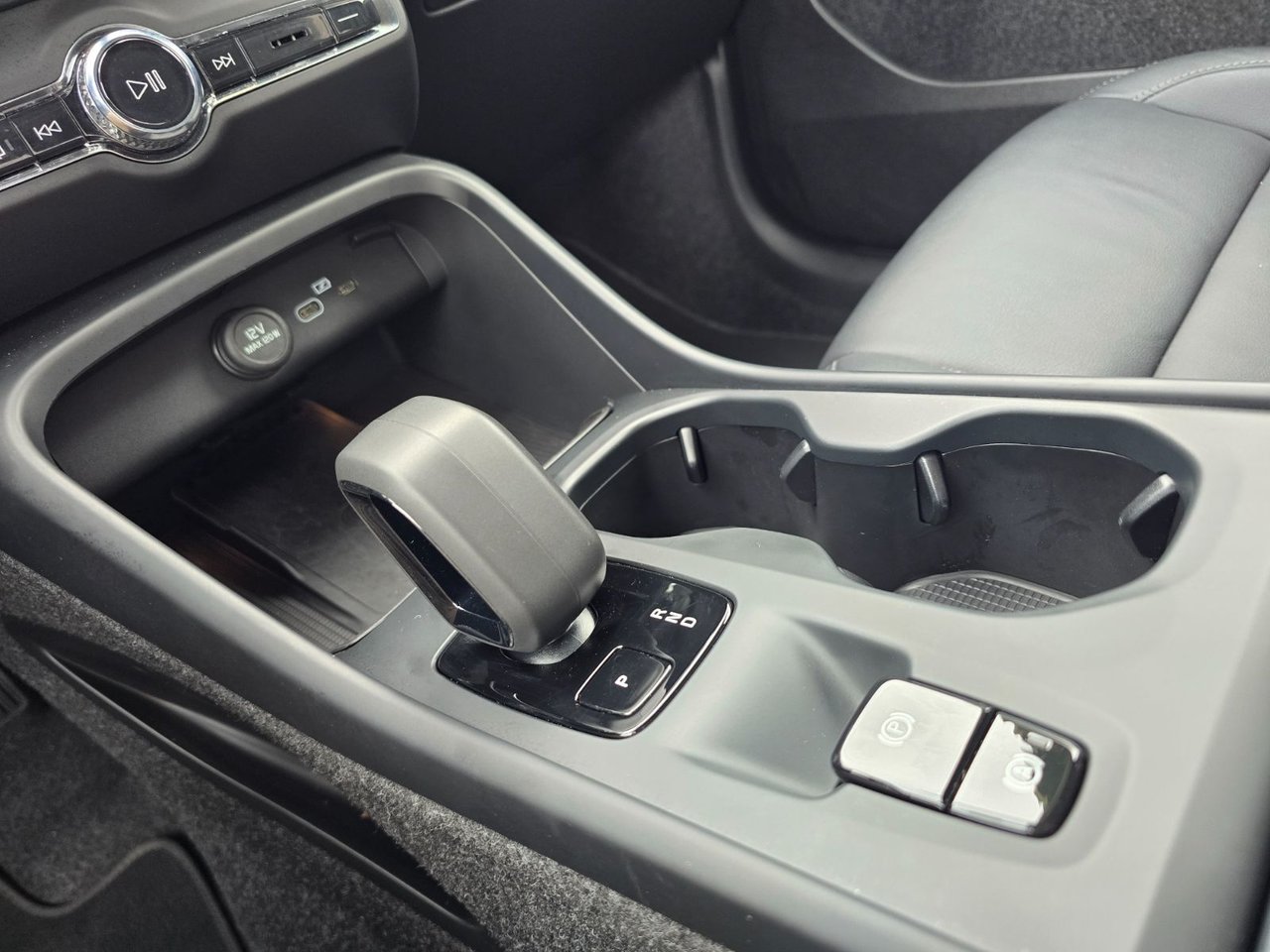 2025 Volvo XC40 CORE BRIGHT THEME-28