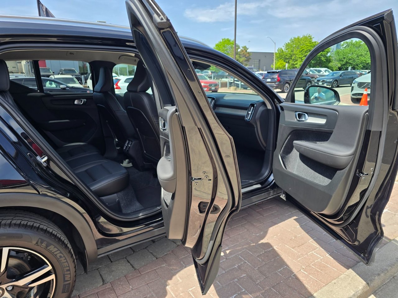 2025 Volvo XC40 CORE BRIGHT THEME-10