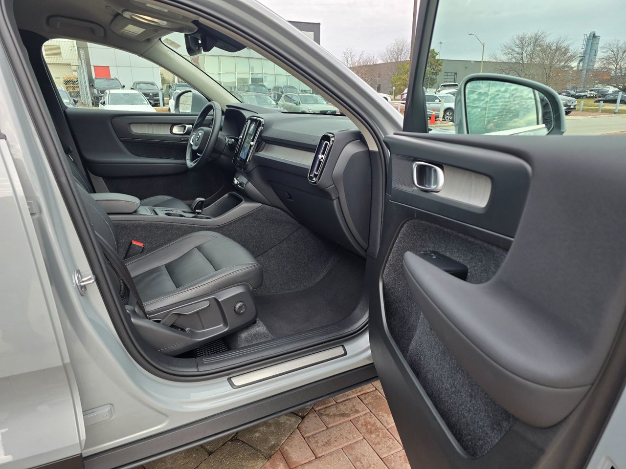 2025 Volvo XC40 CORE BRIGHT THEME-22