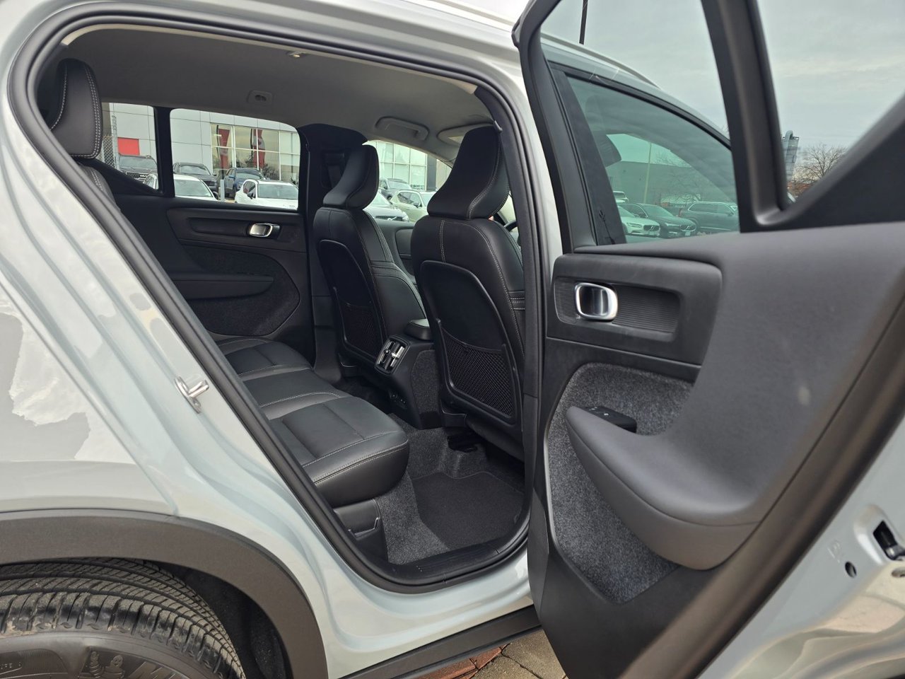 2025 Volvo XC40 CORE BRIGHT THEME-18