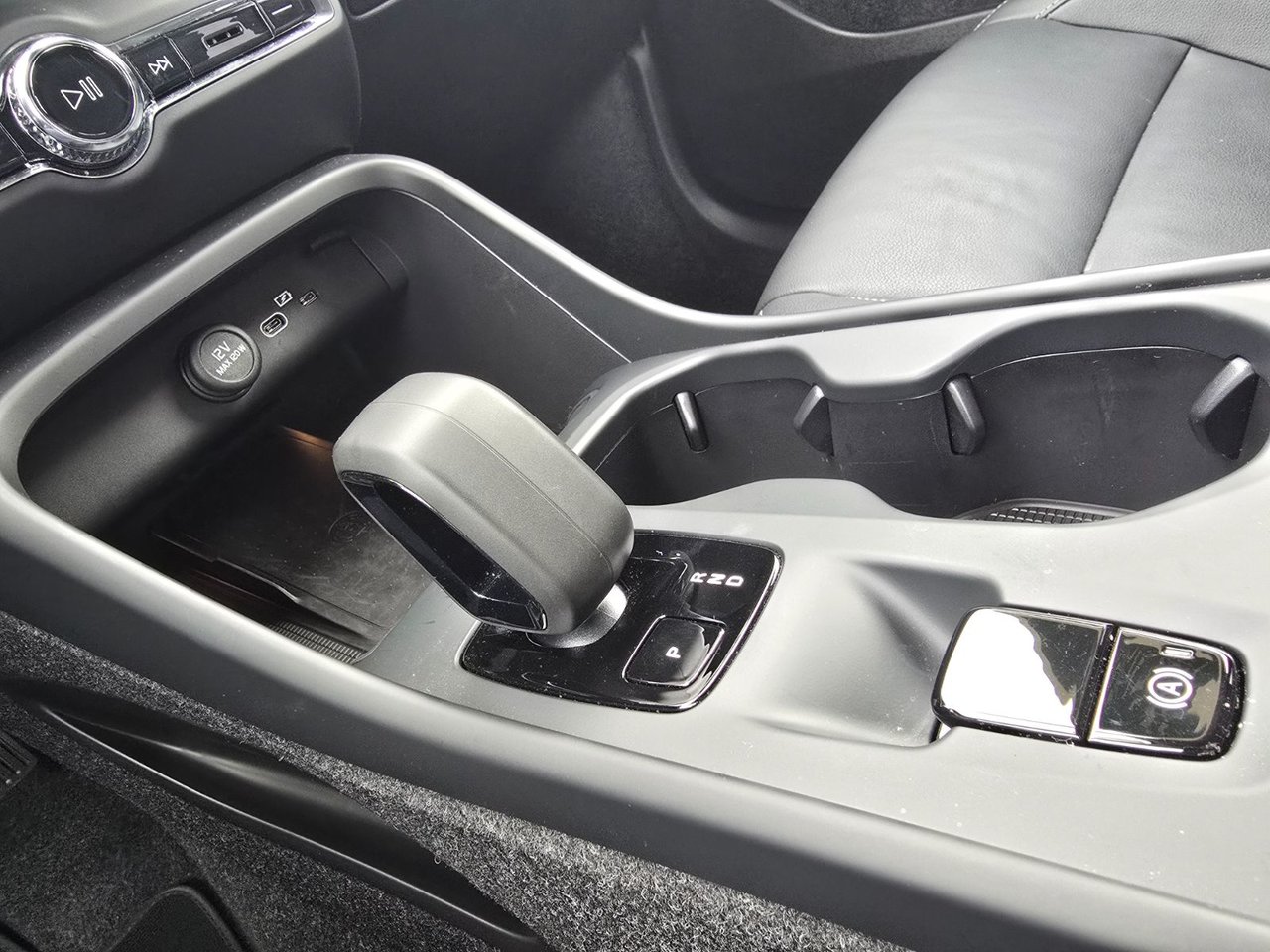 2025 Volvo XC40 CORE BRIGHT THEME-28