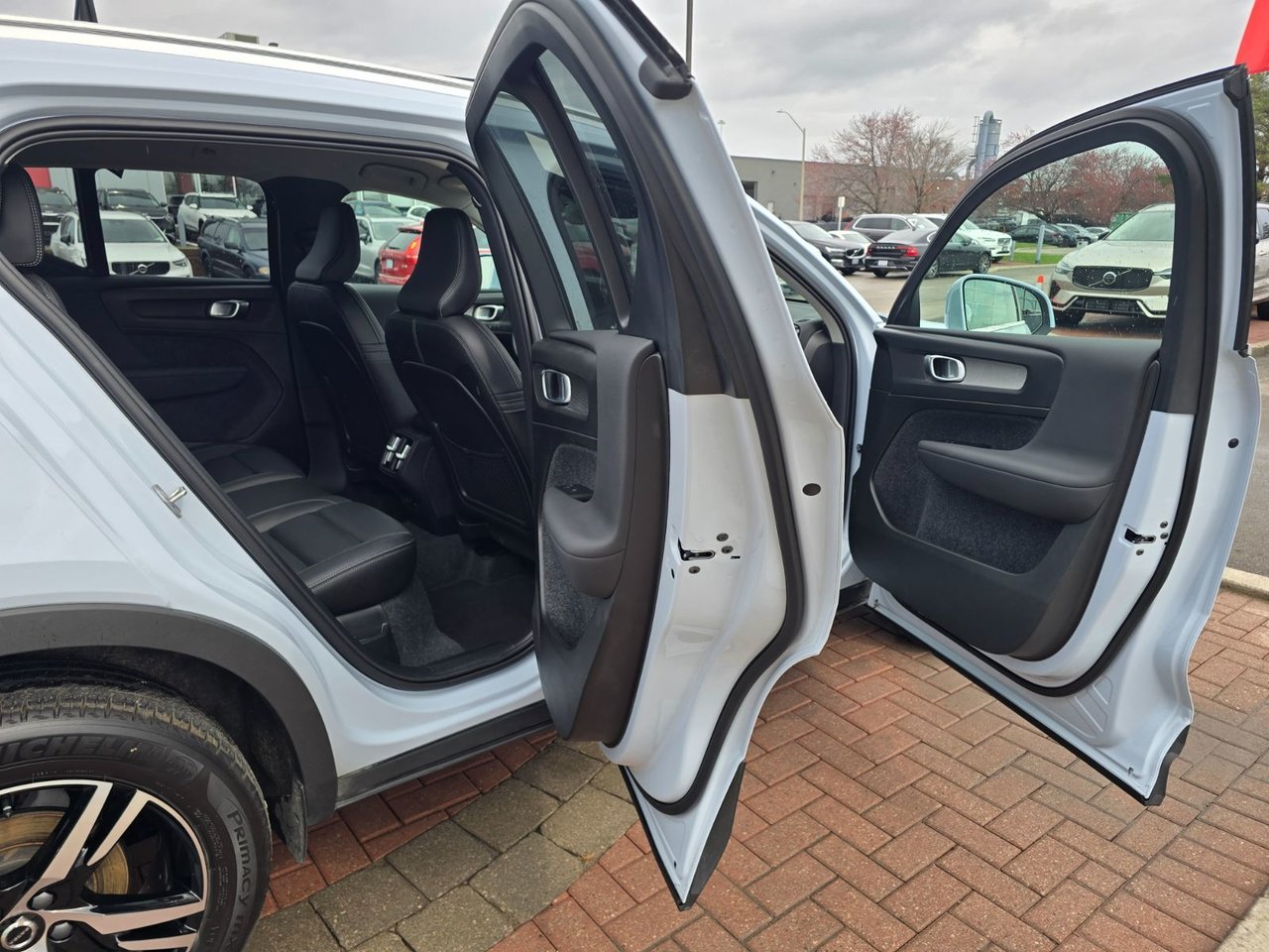 2025 Volvo XC40 CORE BRIGHT THEME-10