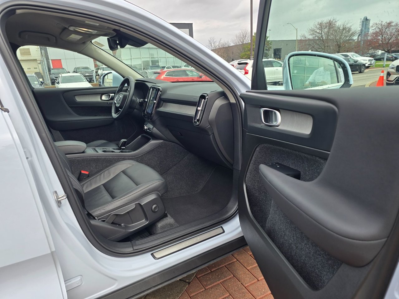 2025 Volvo XC40 CORE BRIGHT THEME-22
