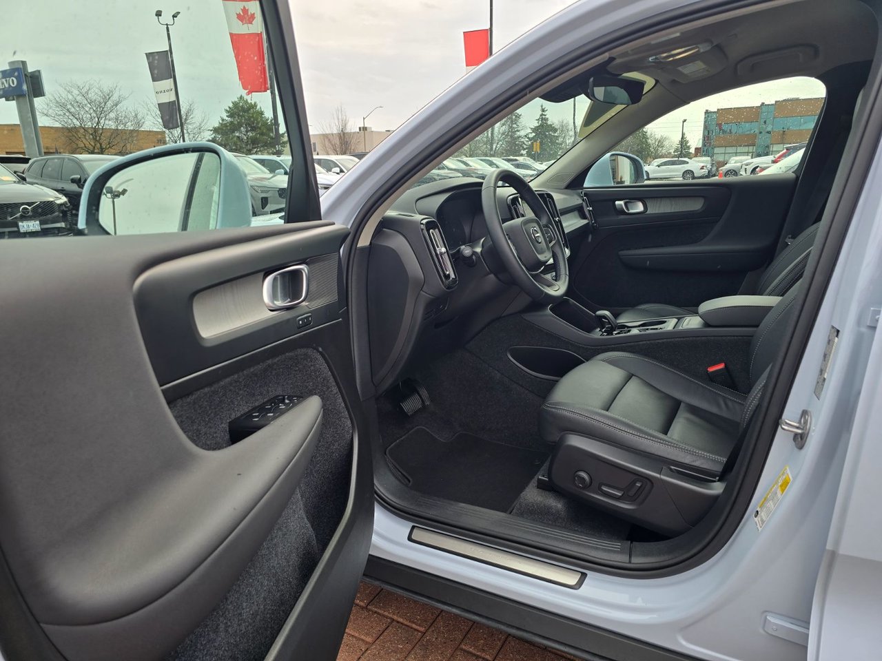 2025 Volvo XC40 CORE BRIGHT THEME-12