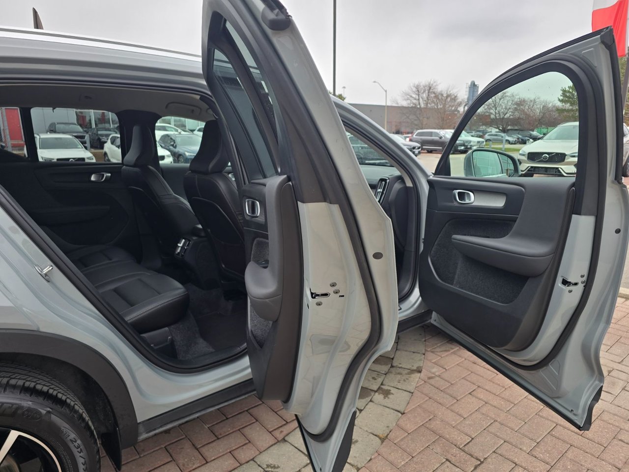 2025 Volvo XC40 CORE BRIGHT THEME-10