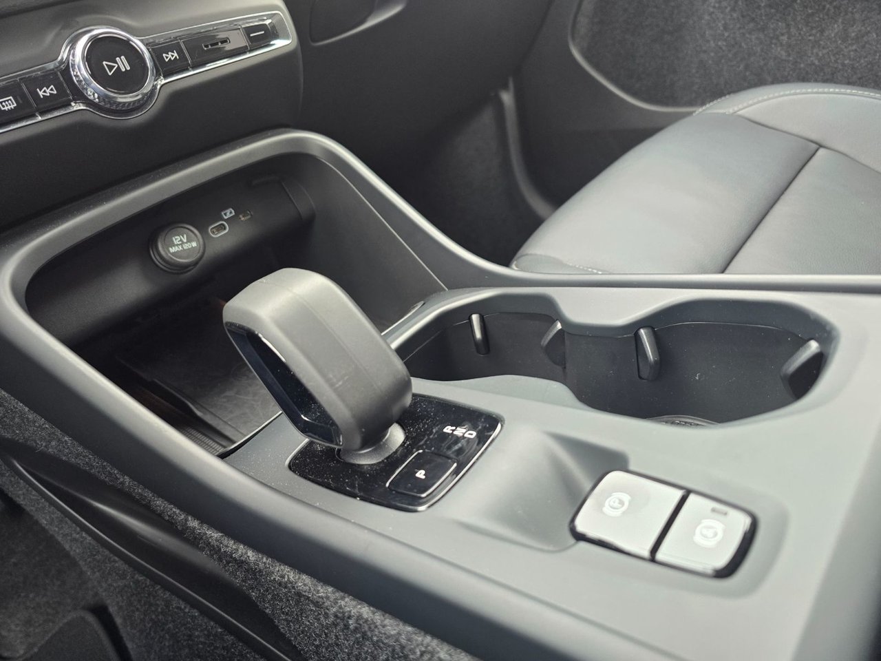 2025 Volvo XC40 CORE BRIGHT THEME-29