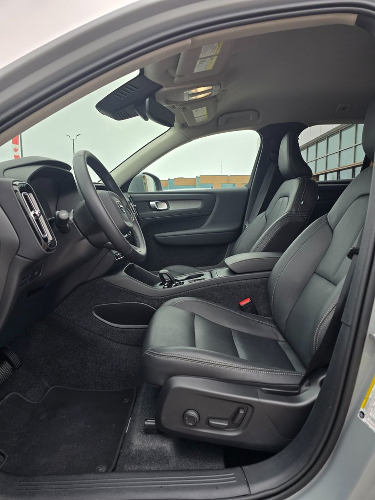 2025 Volvo XC40 CORE BRIGHT THEME-24