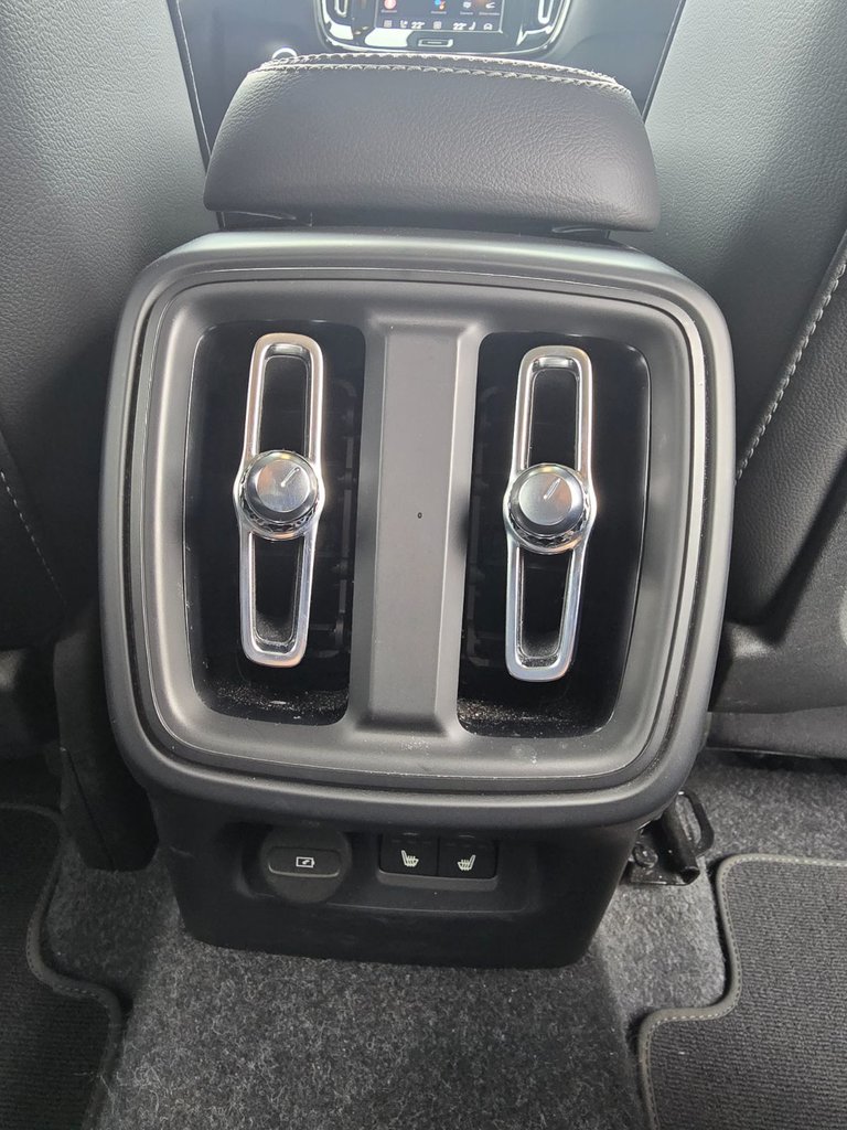 2025 Volvo XC40 CORE BRIGHT THEME-20
