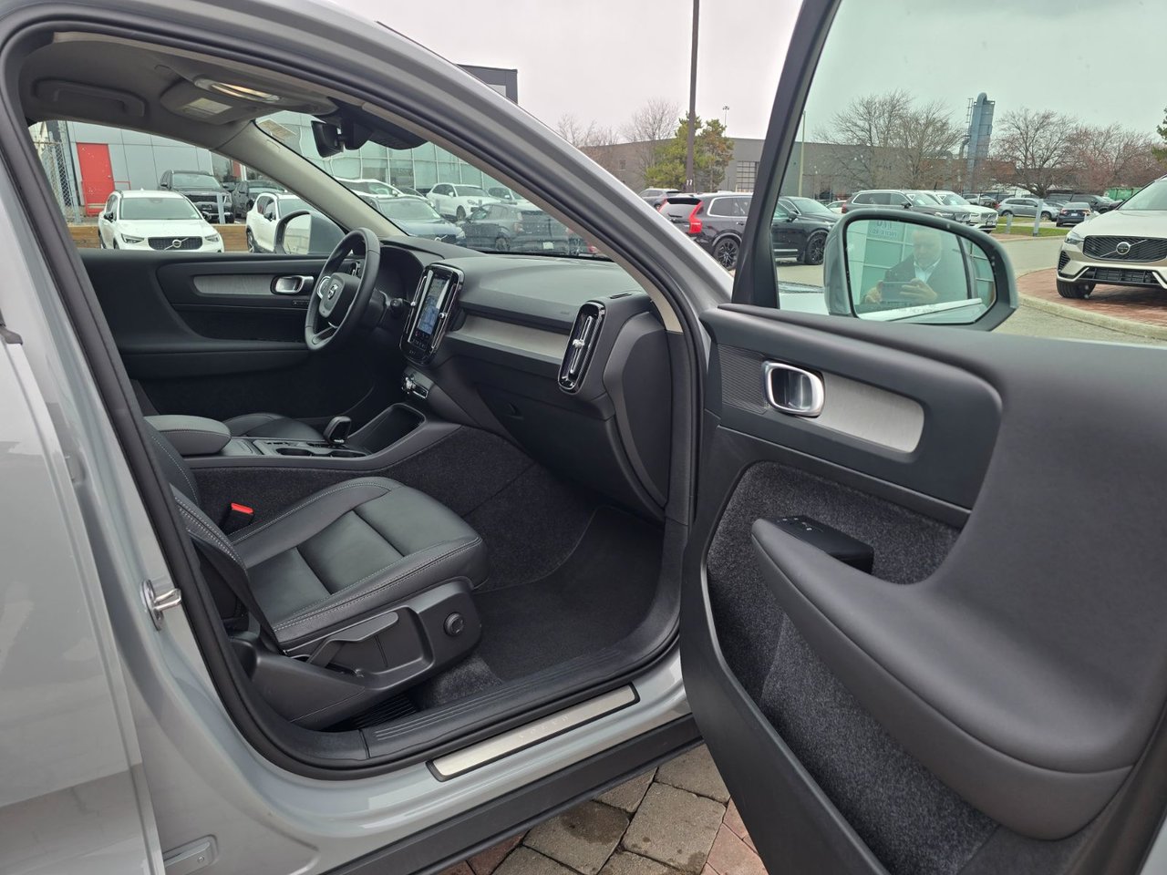 2025 Volvo XC40 CORE BRIGHT THEME-22