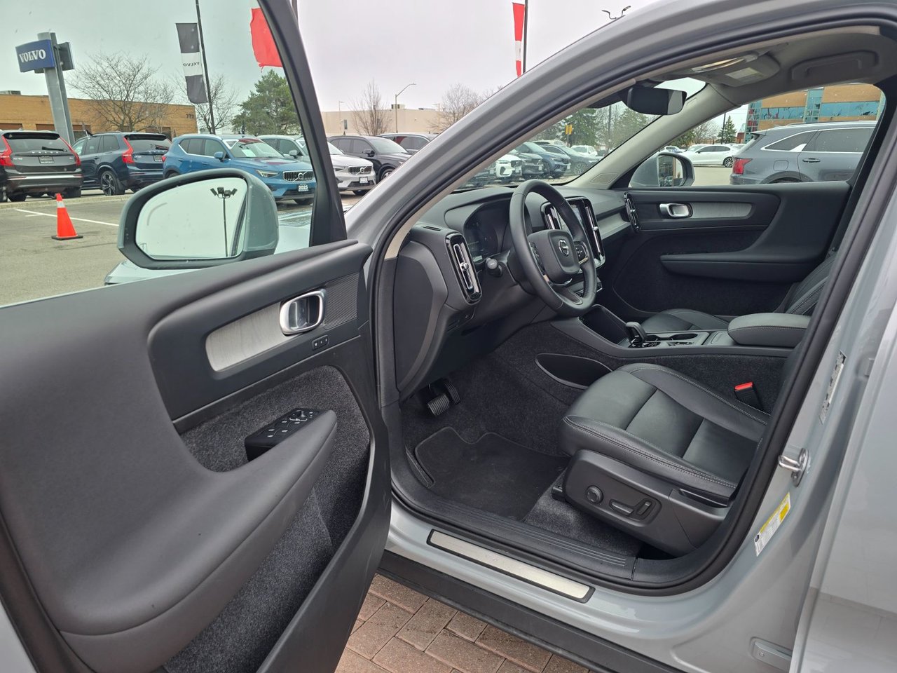 2025 Volvo XC40 CORE BRIGHT THEME-12
