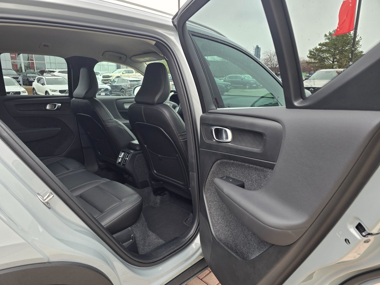 2025 Volvo XC40 CORE BRIGHT THEME-18