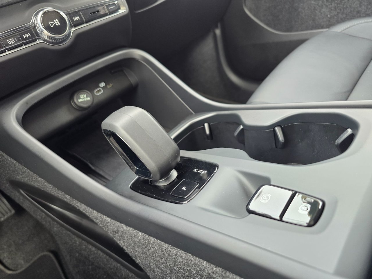 2025 Volvo XC40 CORE BRIGHT THEME-29