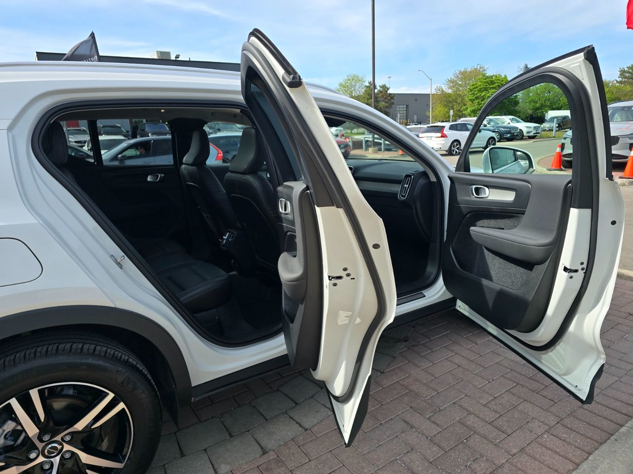 2025 Volvo XC40 CORE BRIGHT THEME-10