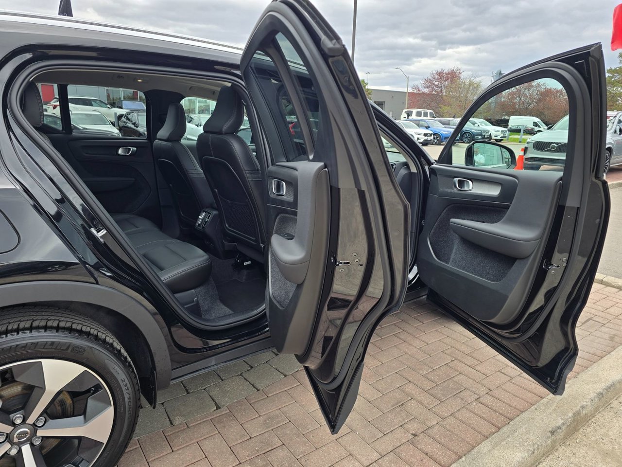 2025 Volvo XC40 CORE BRIGHT THEME-10