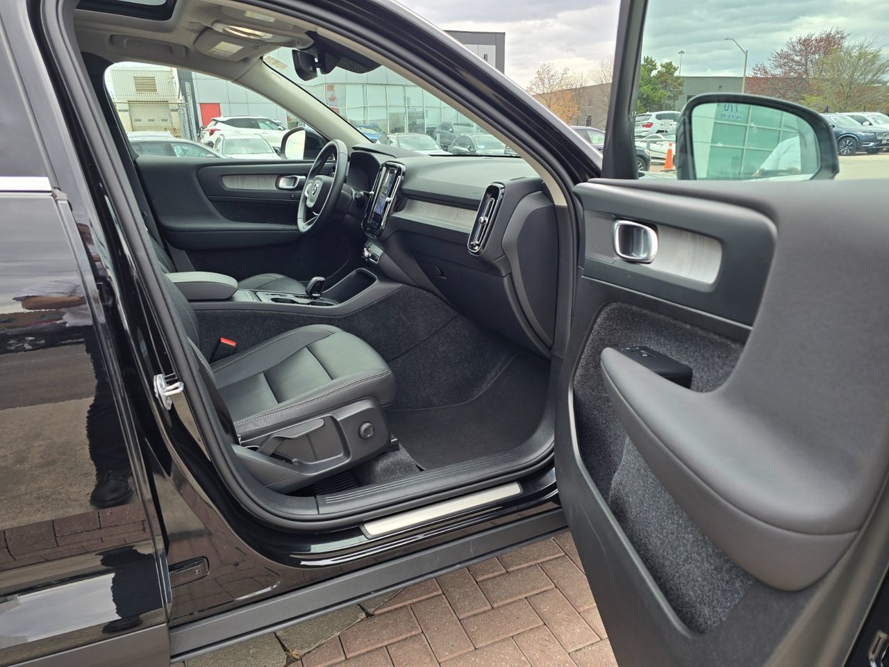 2025 Volvo XC40 CORE BRIGHT THEME-22