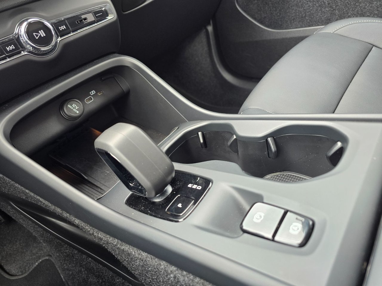 2025 Volvo XC40 CORE BRIGHT THEME-29
