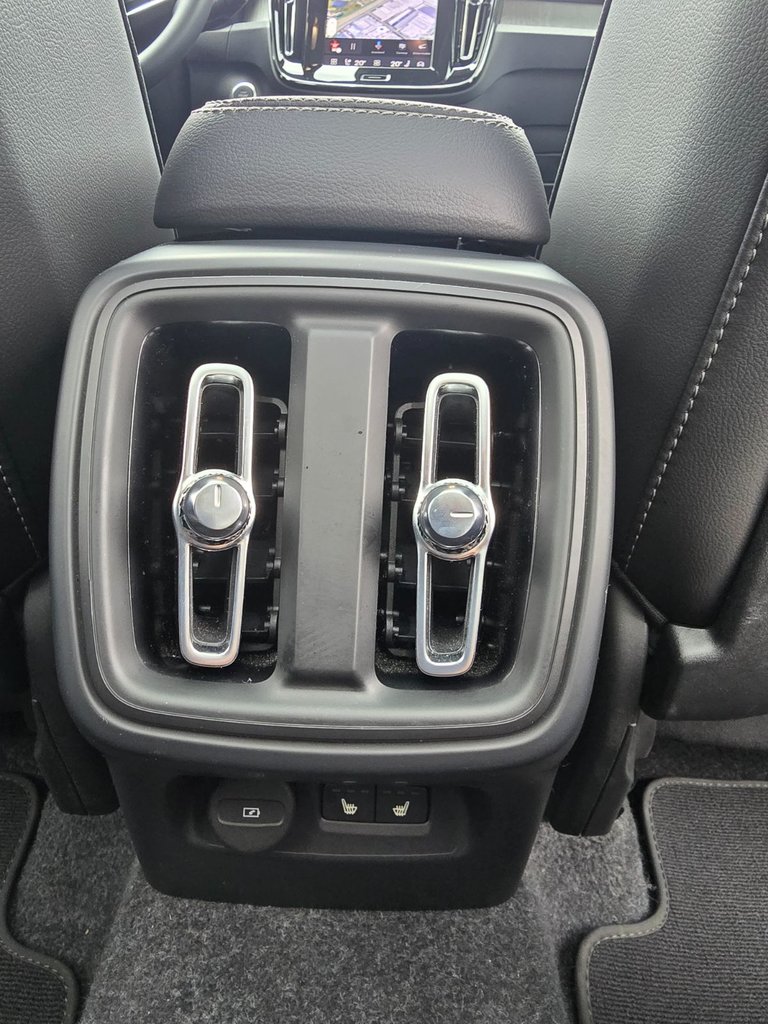 2025 Volvo XC40 CORE BRIGHT THEME-20